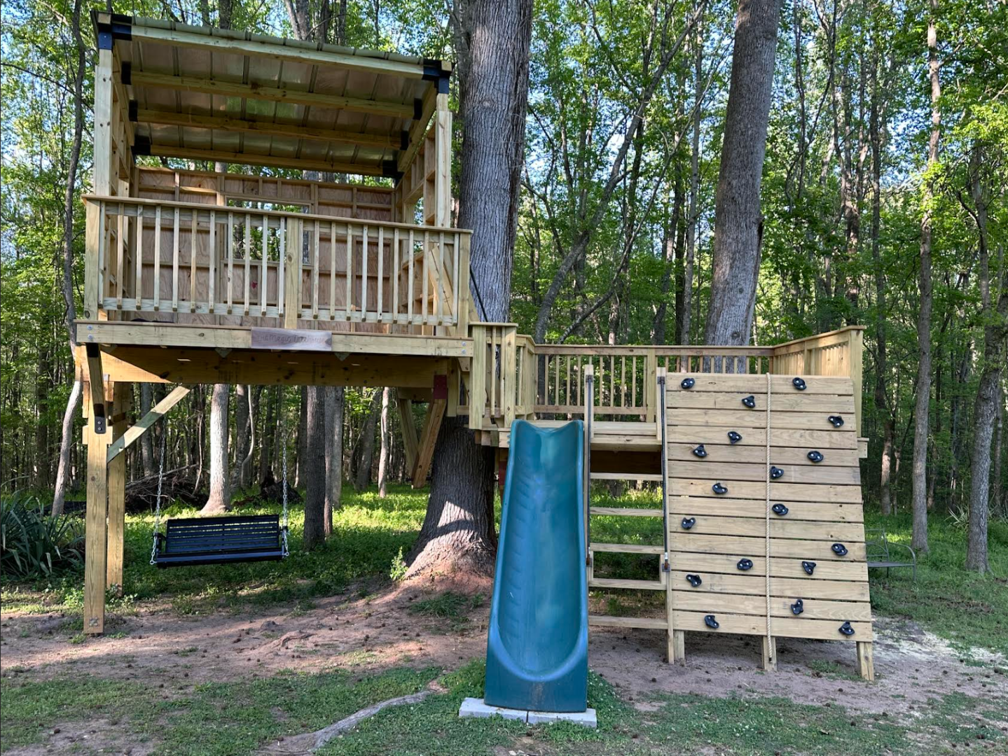 Custom-designed Falconhurst treehouse